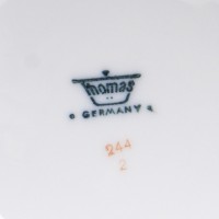 Porcelanowy dzbanek i cukierniczka ze złoceniami na krawędziach, Niemcy.